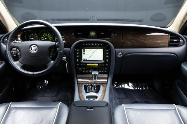 Used 2009 Jaguar XJ Vanden Plas Super V8 Portfolio image 64