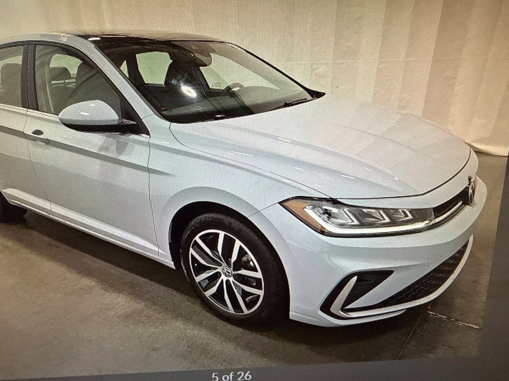 Used 2026 Volkswagen Jetta SE FWD image 5