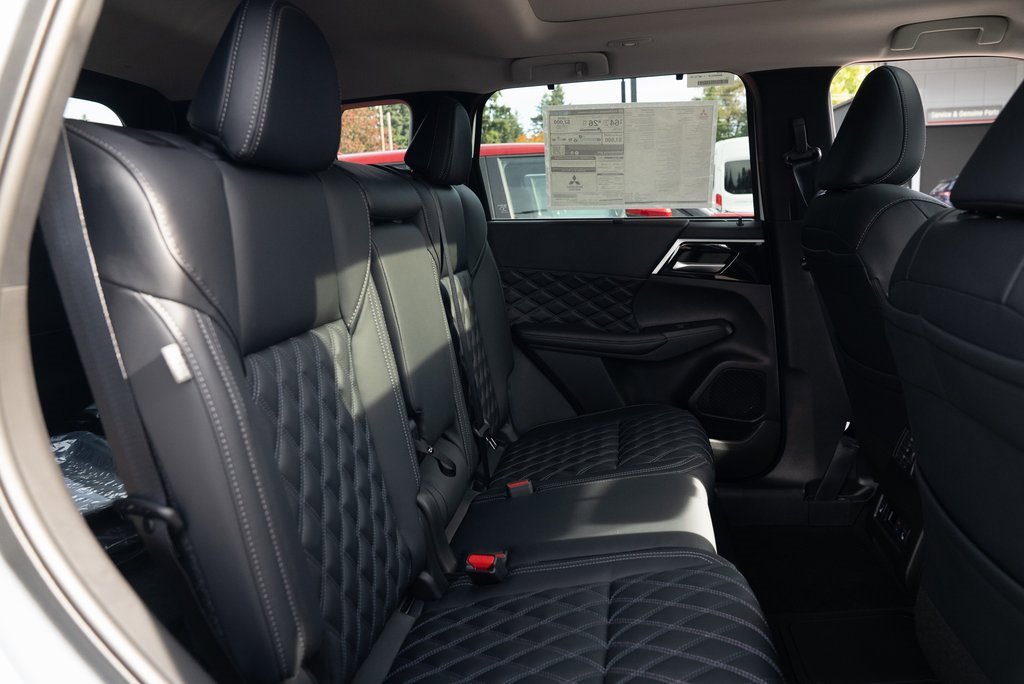 New 2025 Mitsubishi Outlander SEL image 22