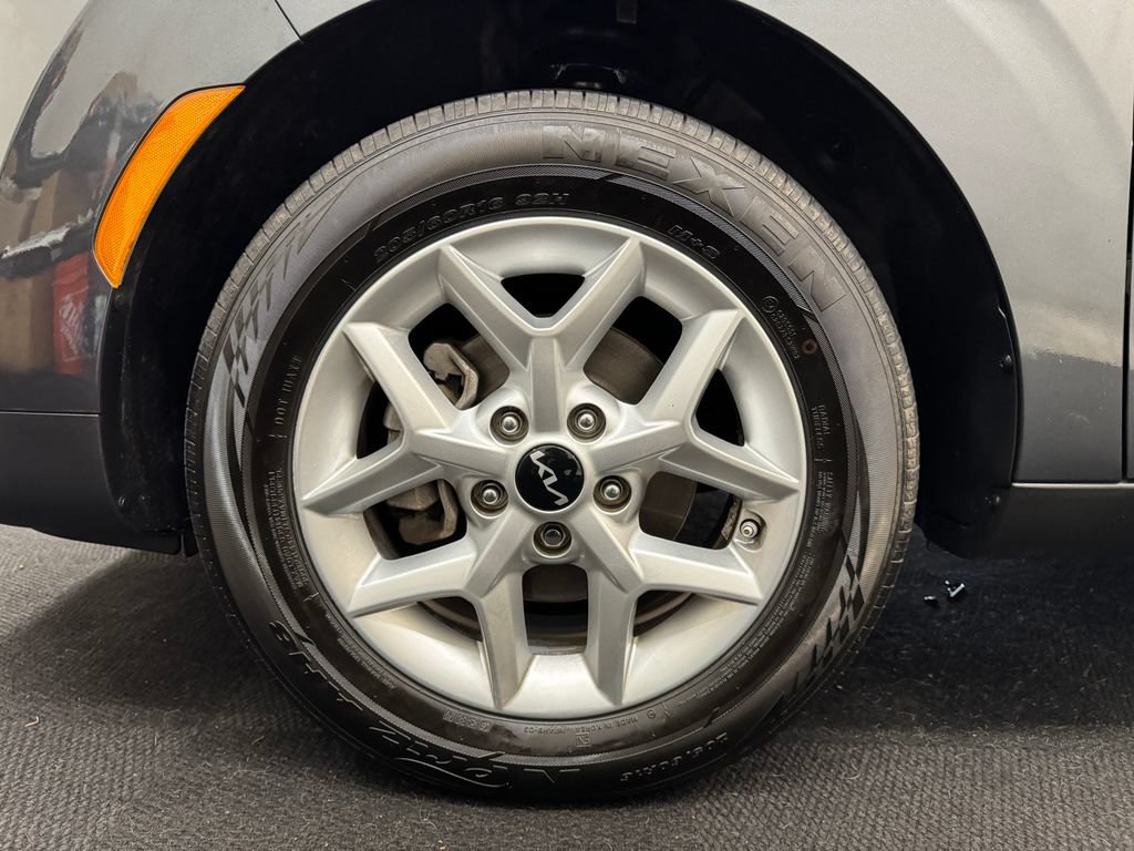 Used 2023 Kia Soul S FWD image 12