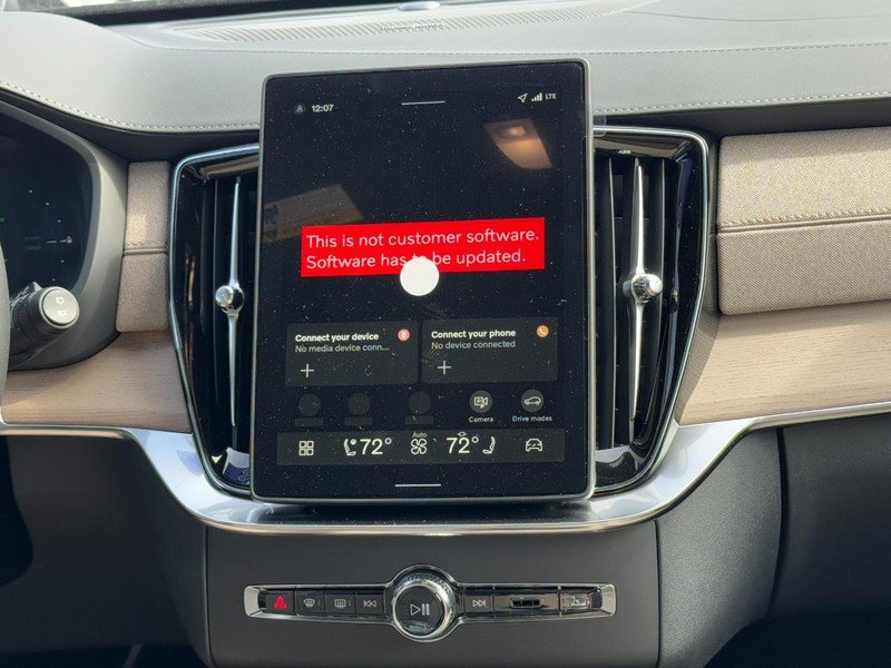 New 2026 Volvo XC90 T8 Plus w/ Protection Package Premier AWD/4WD image 8