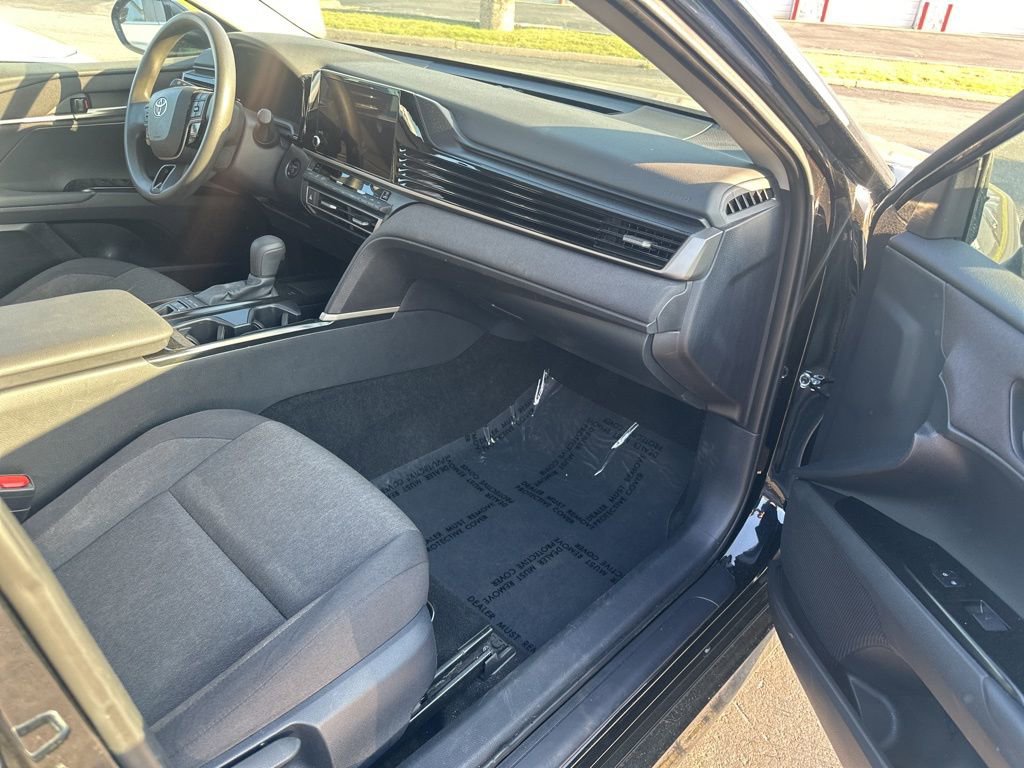 Used 2025 Toyota Camry LE FWD image 28