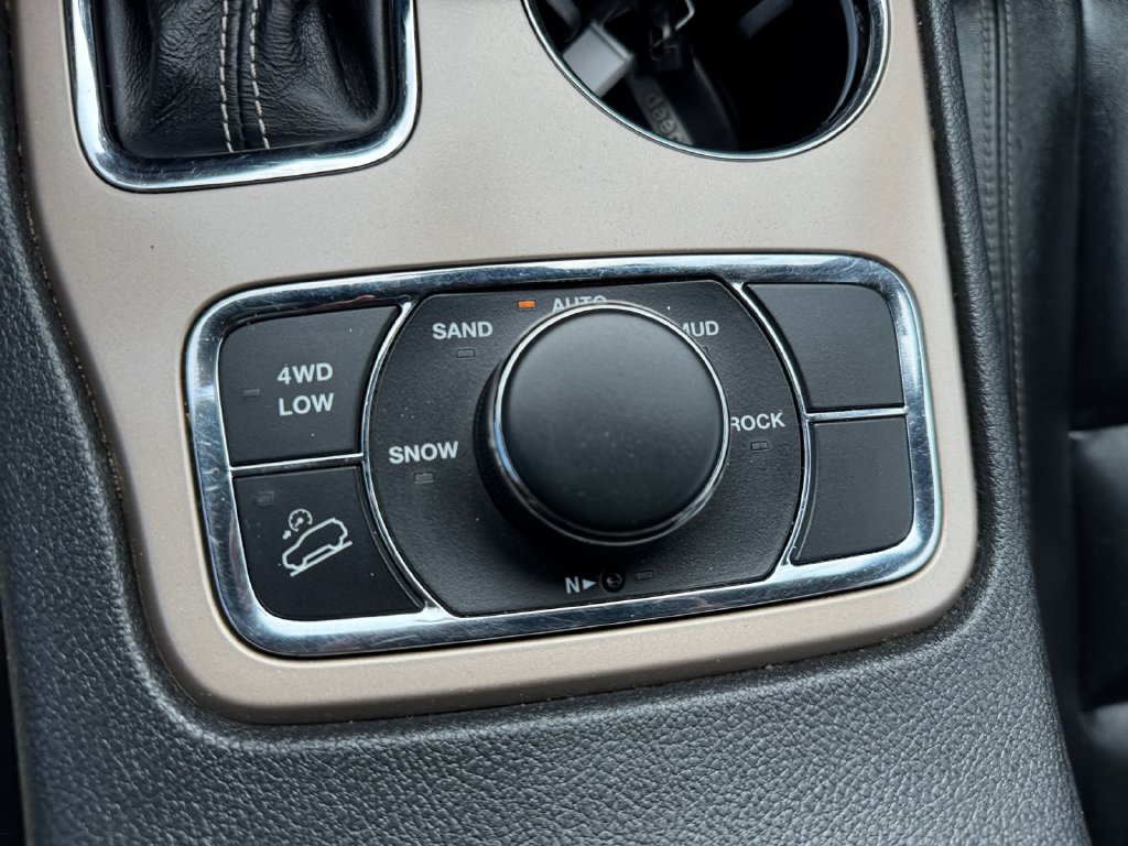 Used 2017 Jeep Grand Cherokee Limited AWD/4WD image 15