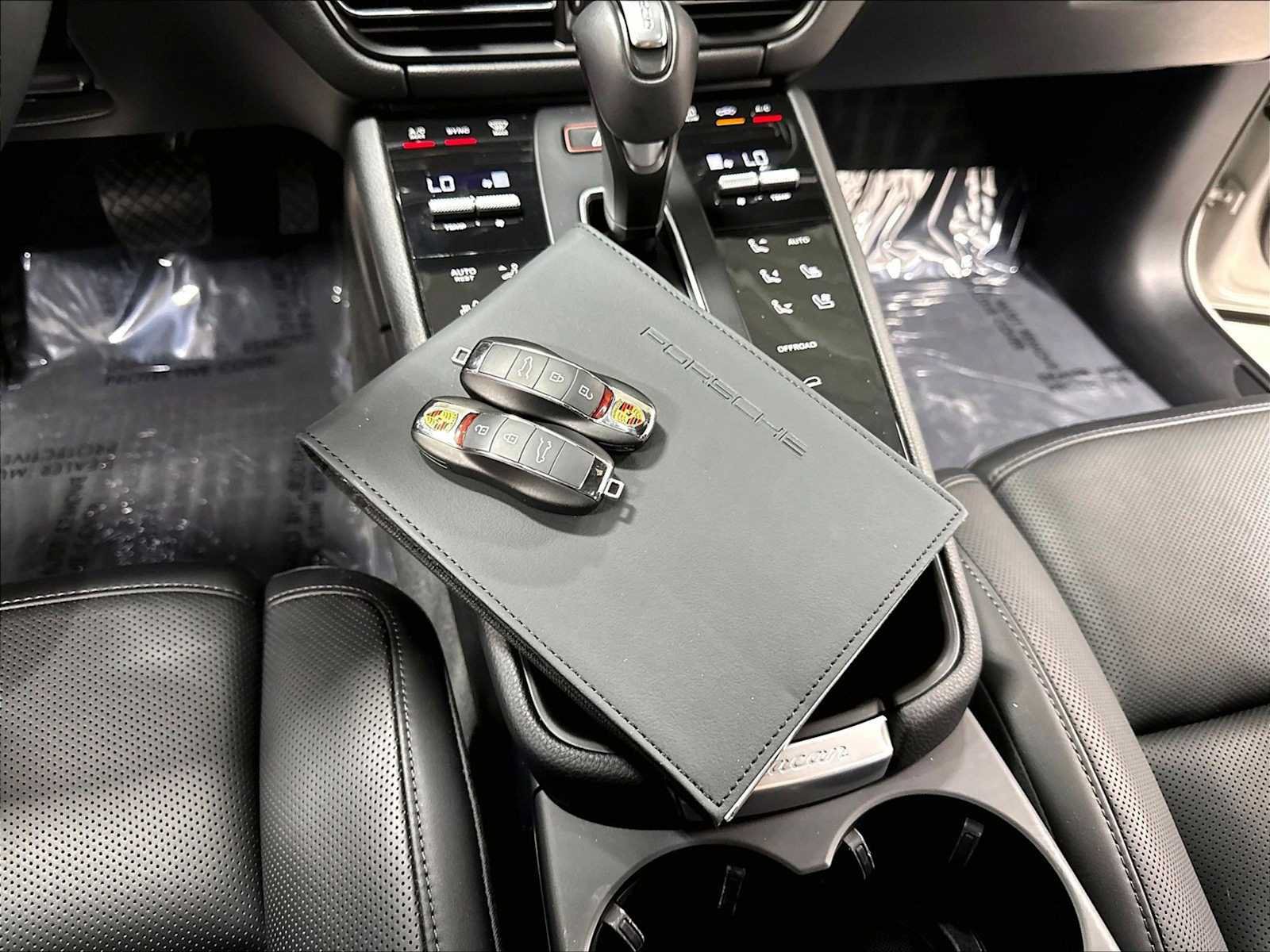 Used 2026 Porsche Macan AWD/4WD image 38