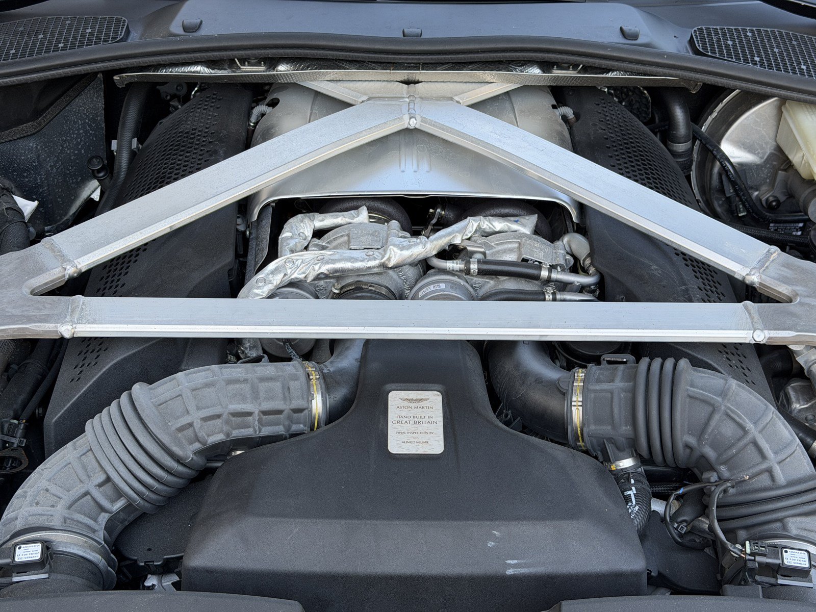 Used 2023 Aston Martin V8 Vantage Roadster RWD image 20