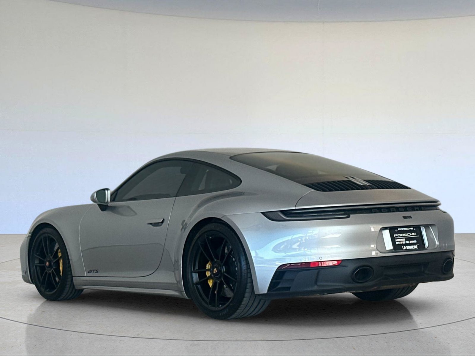 Certified 2024 Porsche 911 Carrera GTS RWD image 3