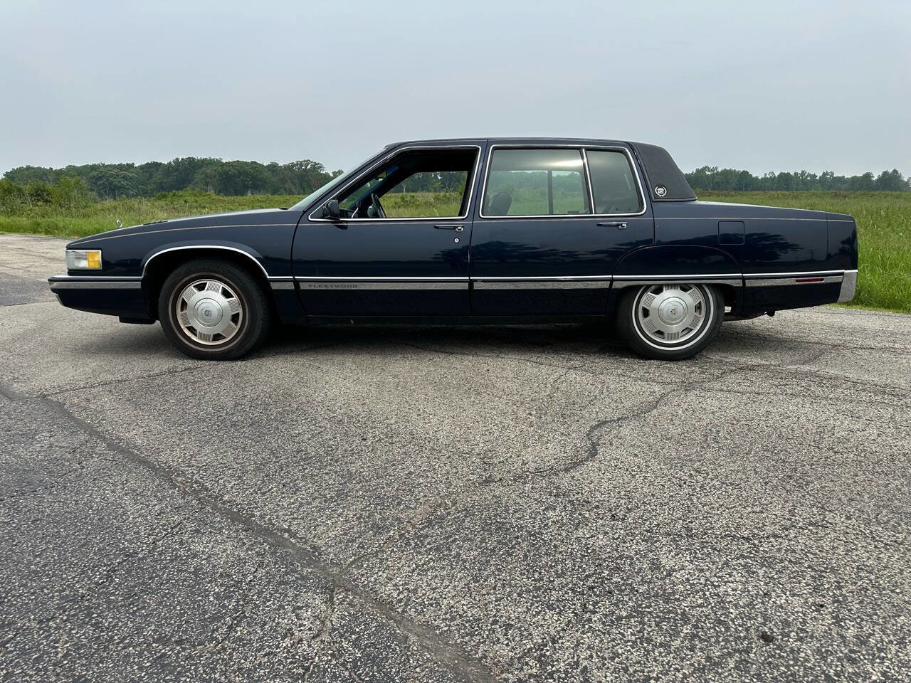 Used 1992 Cadillac Fleetwood Sedan FWD image 3