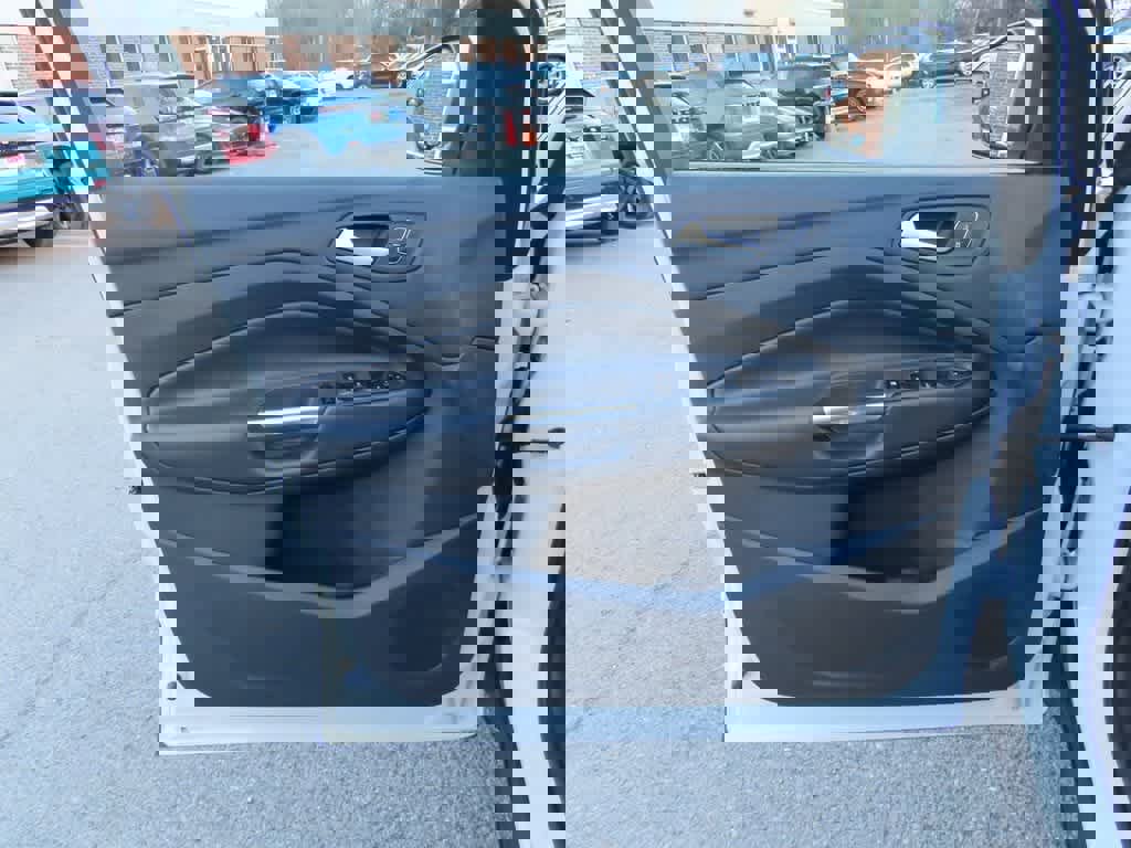 Used 2018 Ford Escape SE image 17