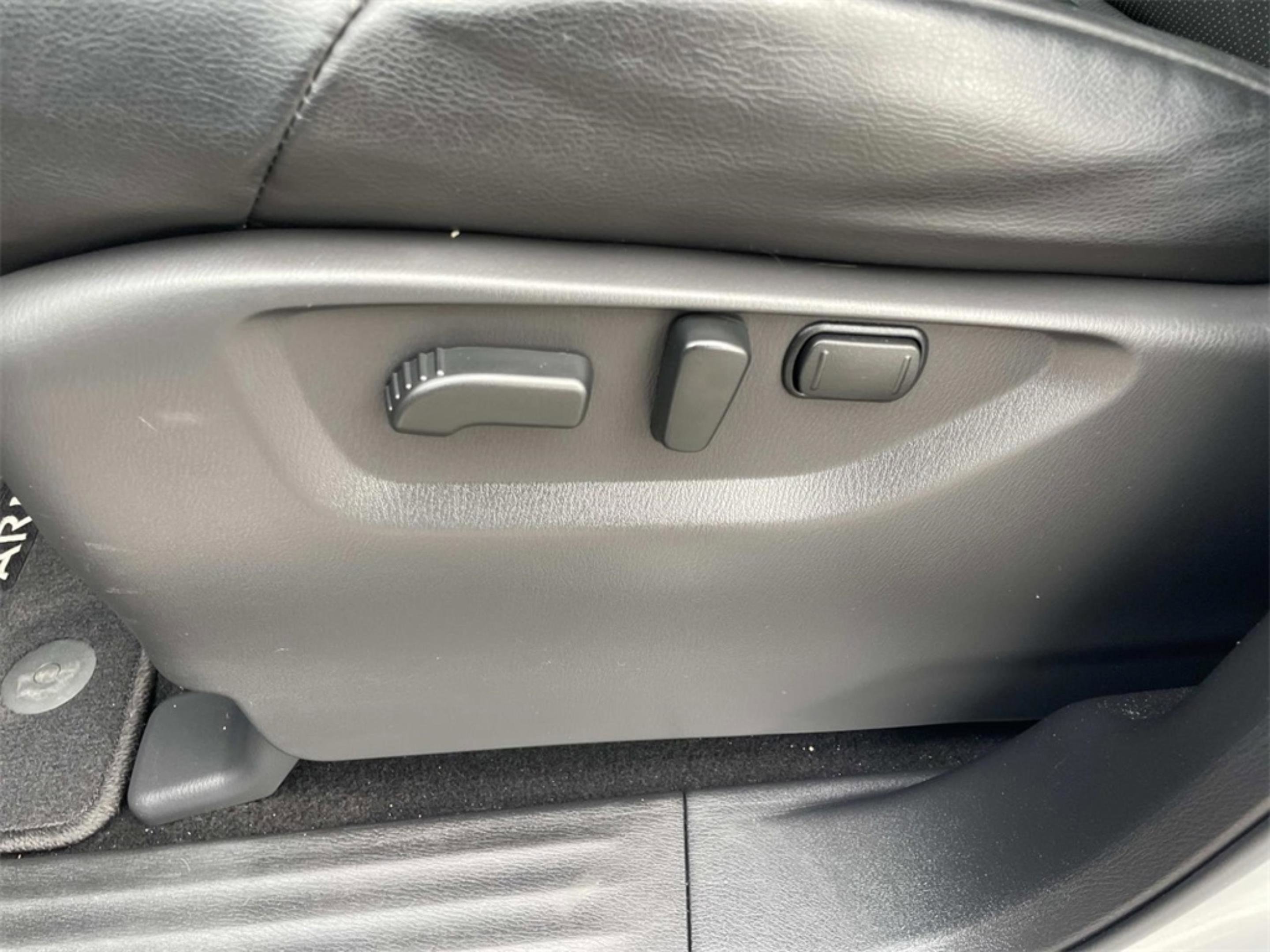 Used 2024 Nissan Armada SL w/ Captain's Chairs Package image 14