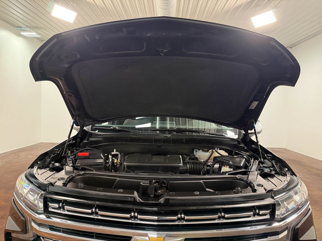 Used 2024 Chevrolet Suburban Premier AWD/4WD image 19