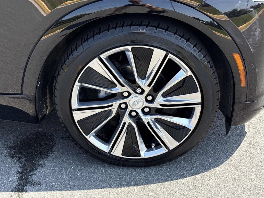 Certified 2025 Cadillac Lyriq Luxury w/ LPO, Floor Liner Package AWD/4WD image 14