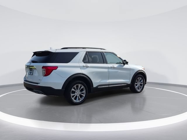 Used 2023 Ford Explorer XLT w/ Equipment Group 202A AWD/4WD image 8