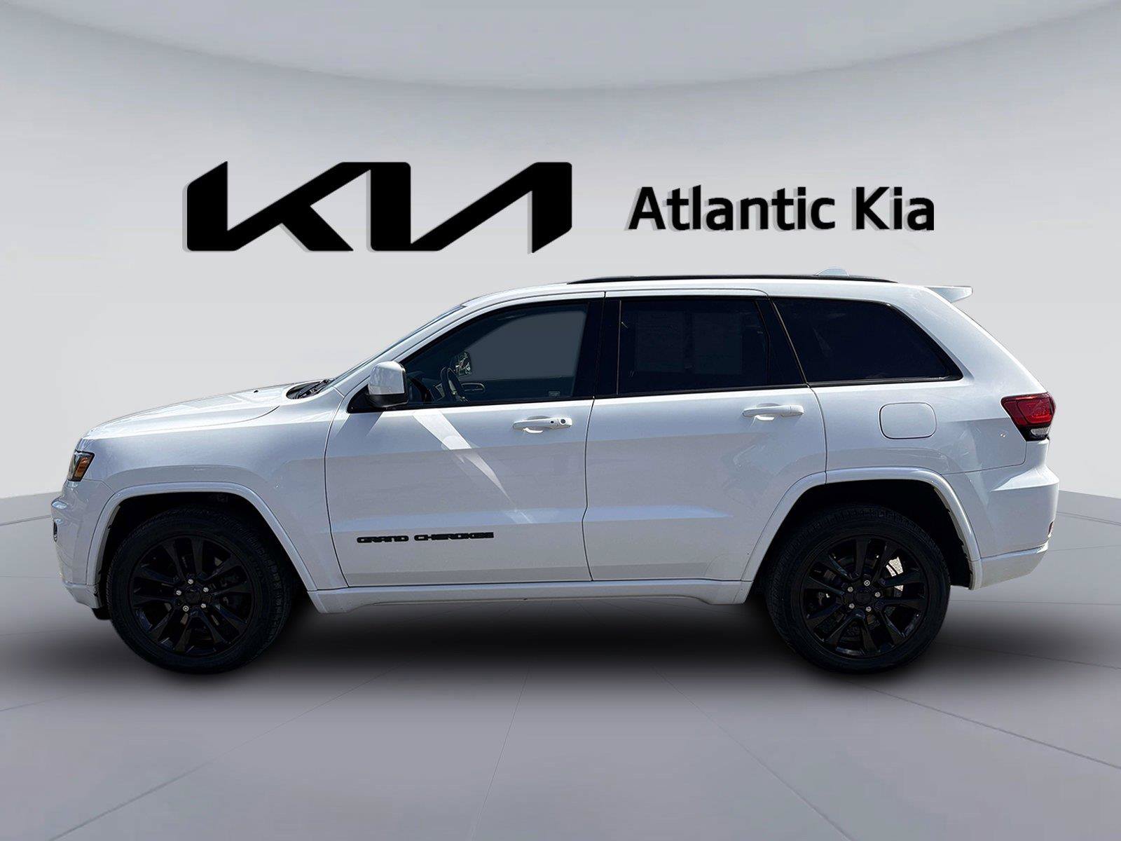 Used 2021 Jeep Grand Cherokee Laredo X AWD/4WD image 11