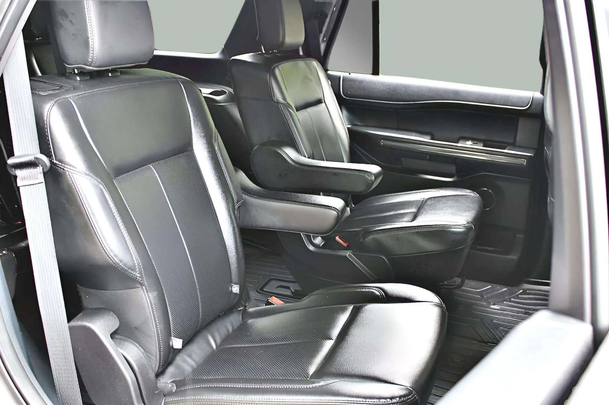 Used 2021 Ford Expedition XLT image 30