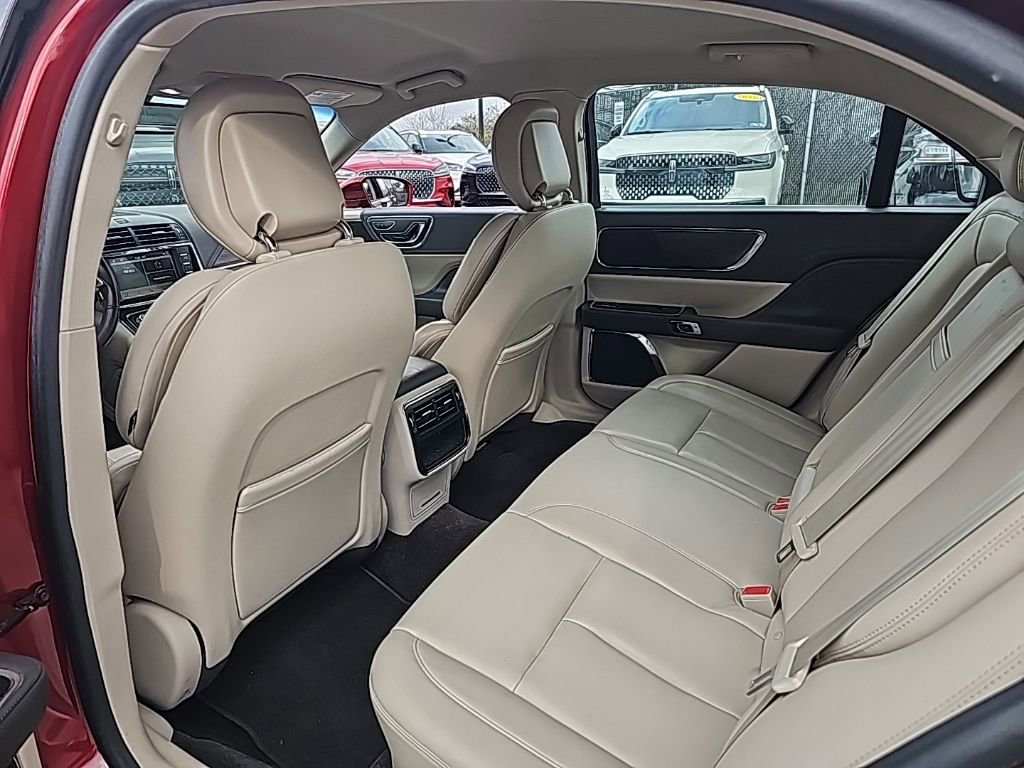 Used 2018 Lincoln Continental Premiere image 9