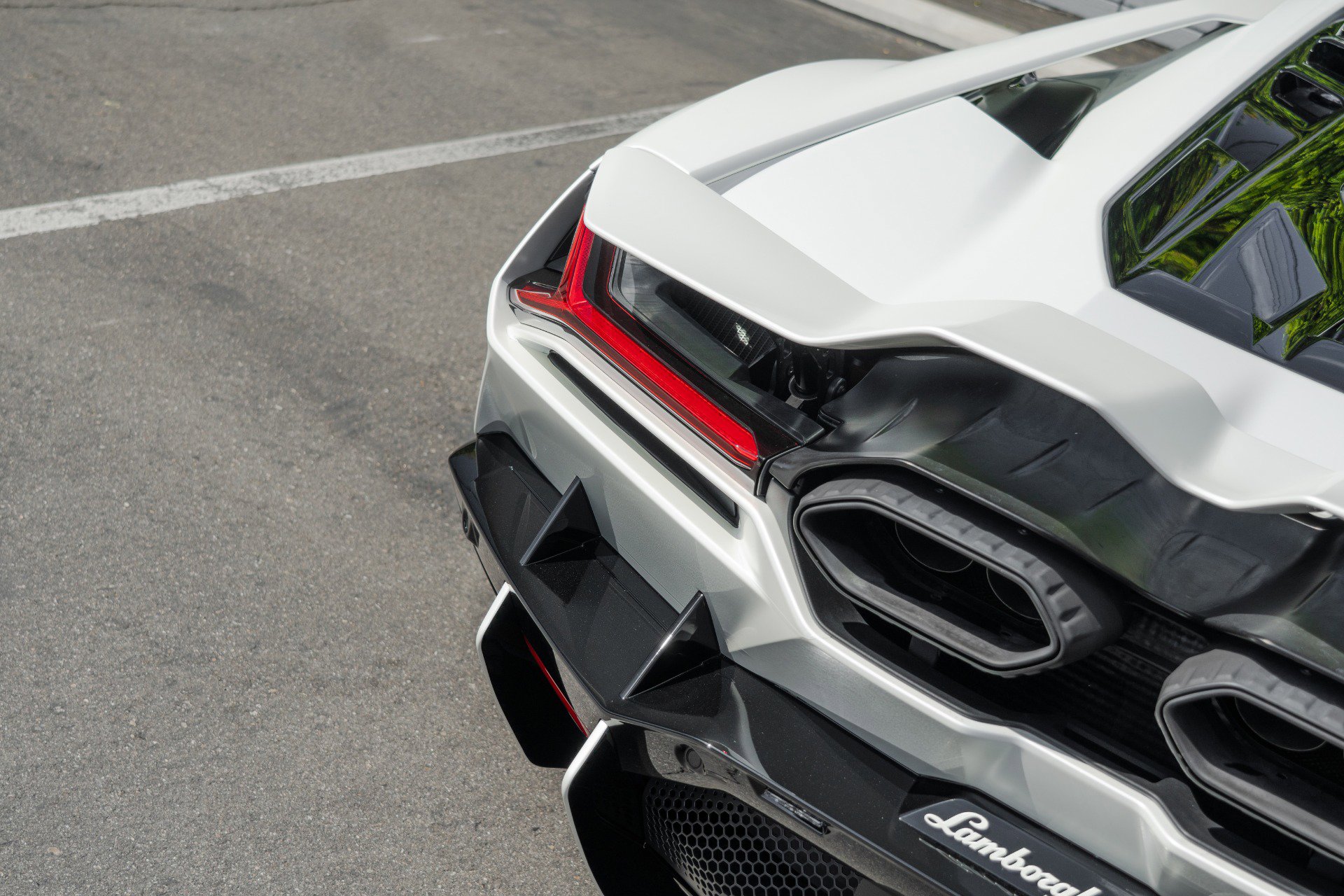 Used 2024 Lamborghini Revuelto image 31