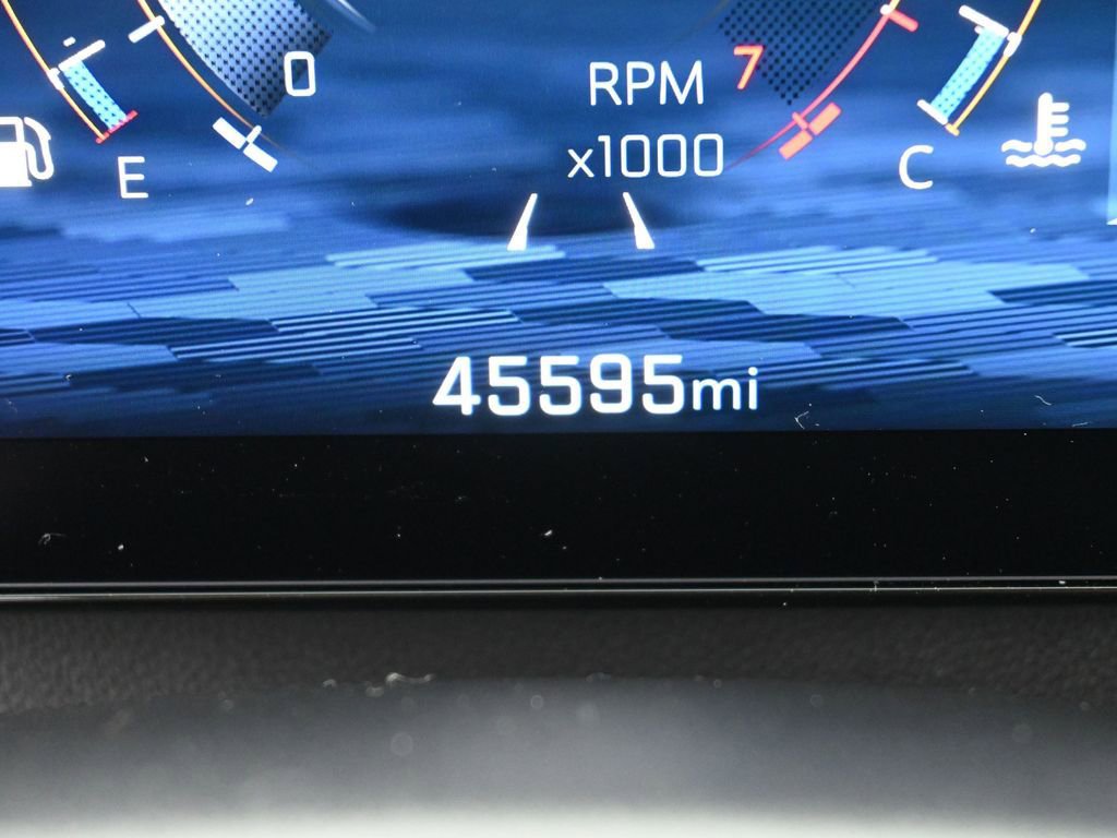 Used 2025 Chevrolet Traverse LT image 30