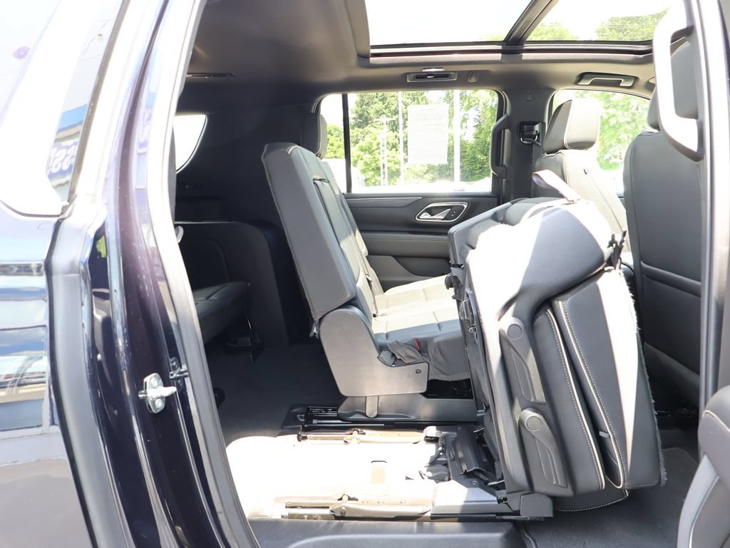 Used 2023 GMC Yukon XL SLT w/ SLT Luxury Package AWD/4WD image 43