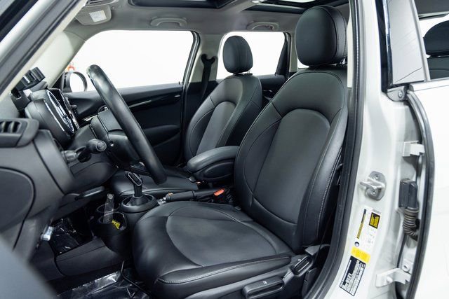 Used 2021 MINI Cooper 4-Door Hardtop image 23