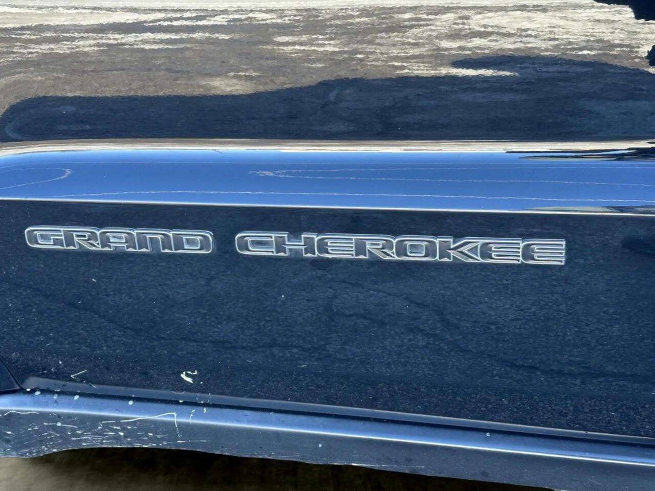 Used 2018 Jeep Grand Cherokee Laredo RWD image 9