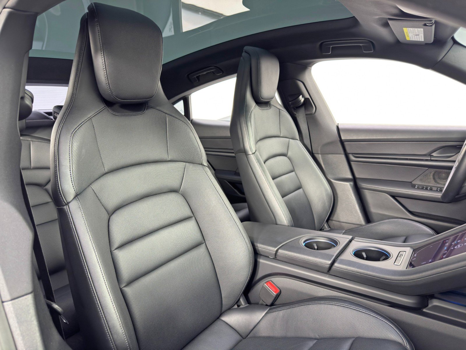 Used 2023 Porsche Taycan 4S w/ Premium Package image 40