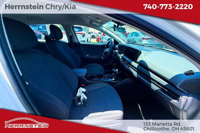 Used 2025 Kia K4 FWD image 7