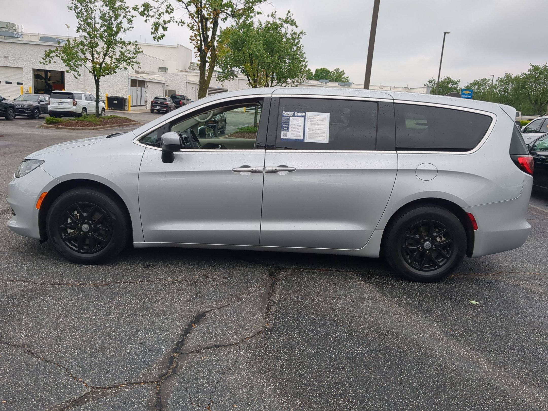Used 2023 Chrysler Voyager LX FWD image 7