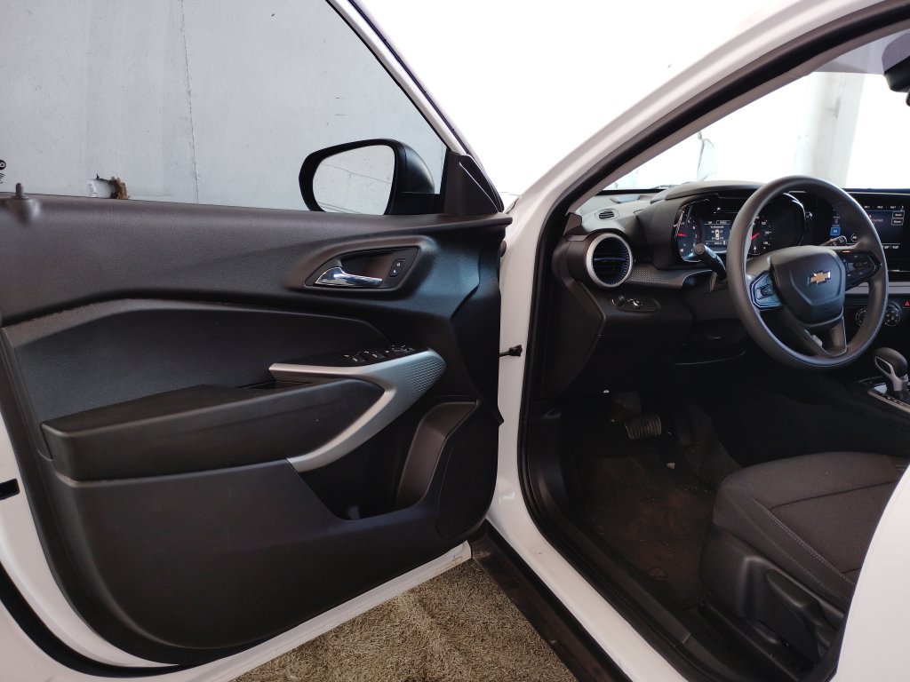 Used 2024 Chevrolet Trax LS FWD image 21