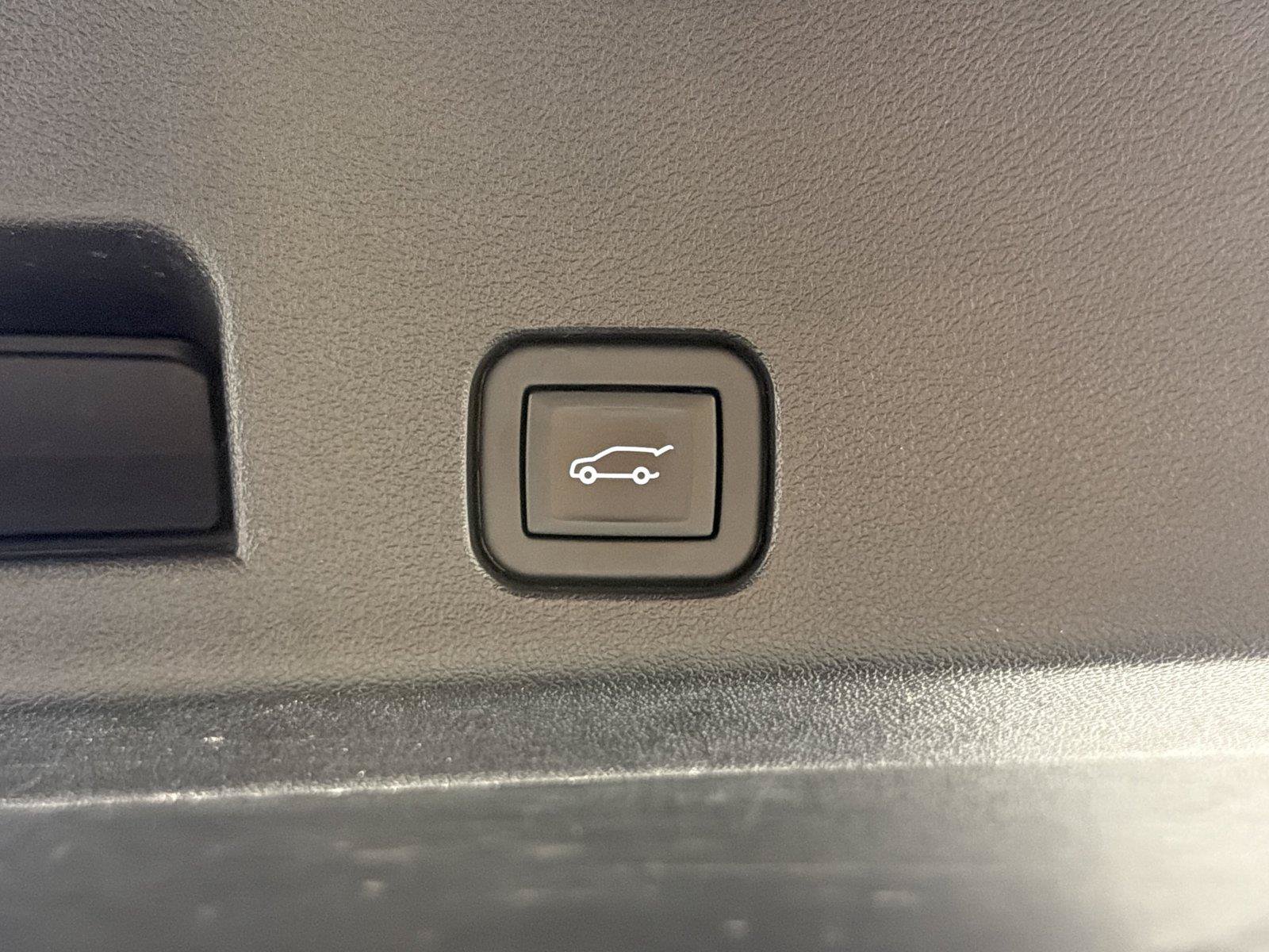 Certified 2024 Chevrolet Traverse LT FWD image 18