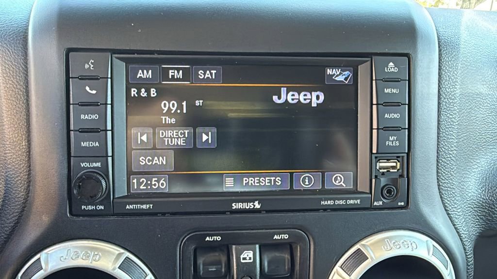 Used 2018 Jeep Wrangler Unlimited Sahara image 34