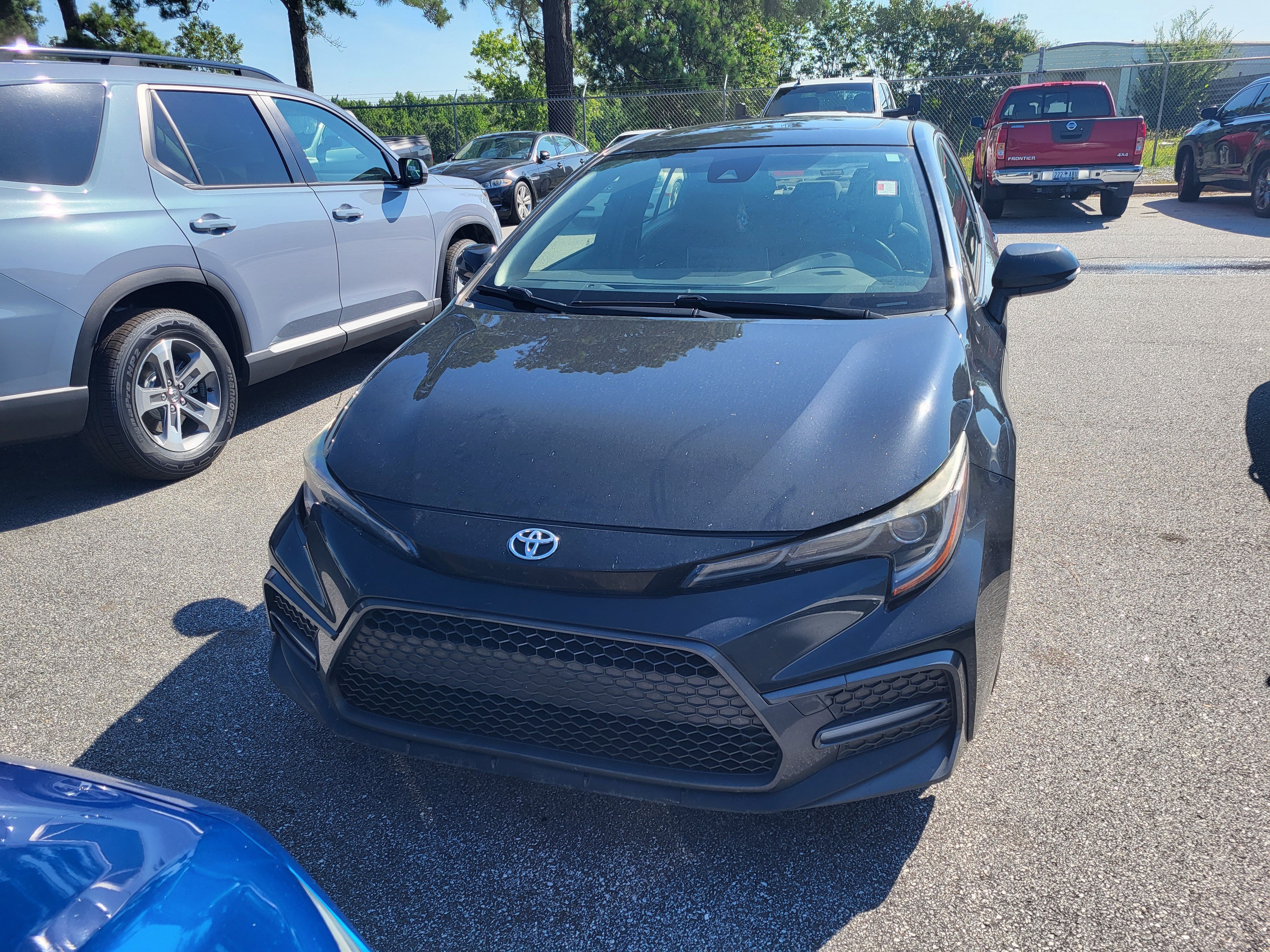 Used 2020 Toyota Corolla SE w/ SE Premium Package FWD image 2