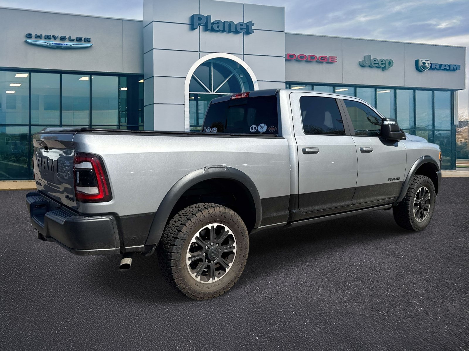 Used 2024 RAM 2500 4x4 Crew Cab image 2