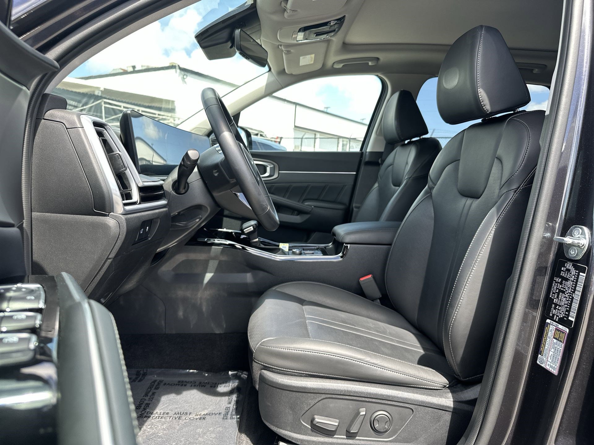 Certified 2025 Kia Sorento SX FWD image 13