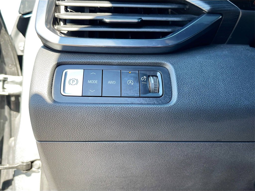 Used 2024 GMC Acadia AT4 w/ Luxury Package image 10