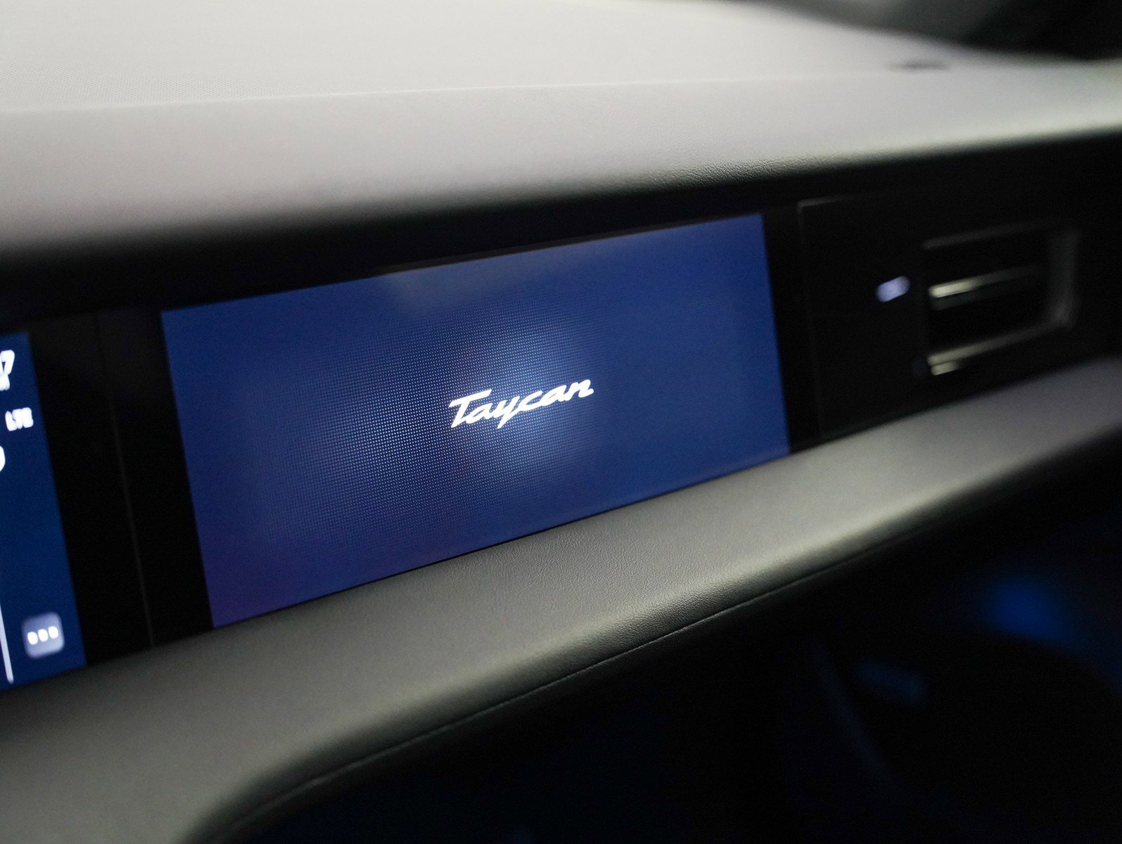 Certified 2022 Porsche Taycan 4S image 21