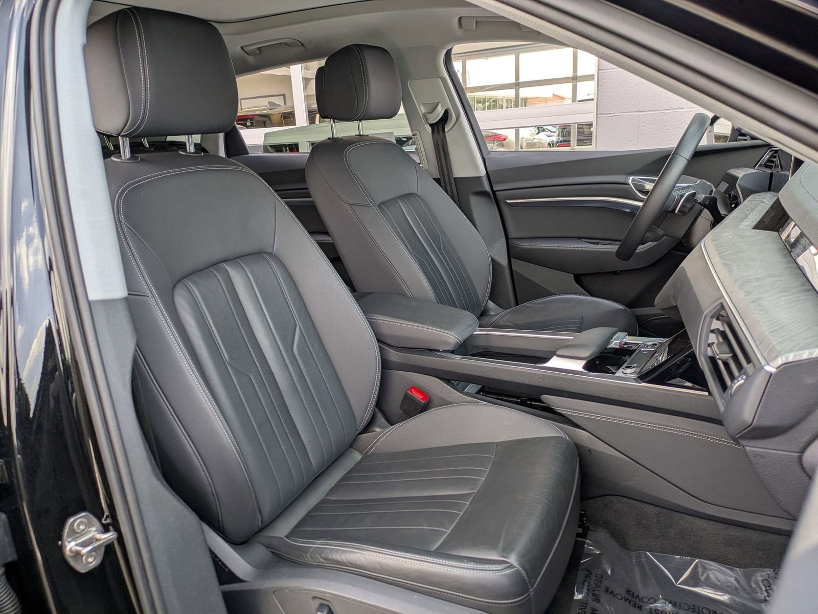 Used 2022 Audi e-tron Premium image 28