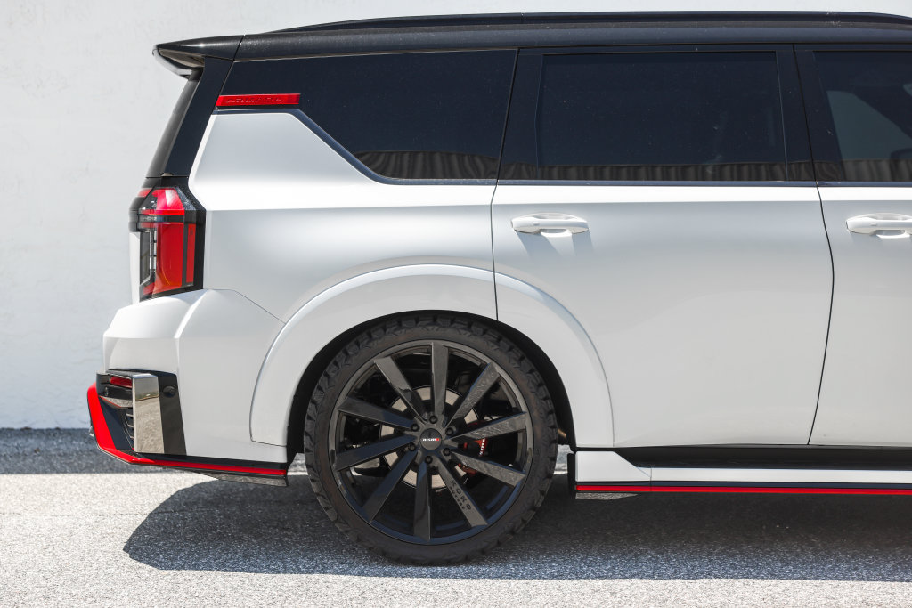 Used 2026 Nissan Armada NISMO AWD/4WD image 2
