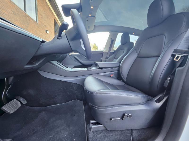 Used 2025 Tesla Model Y Long Range image 36