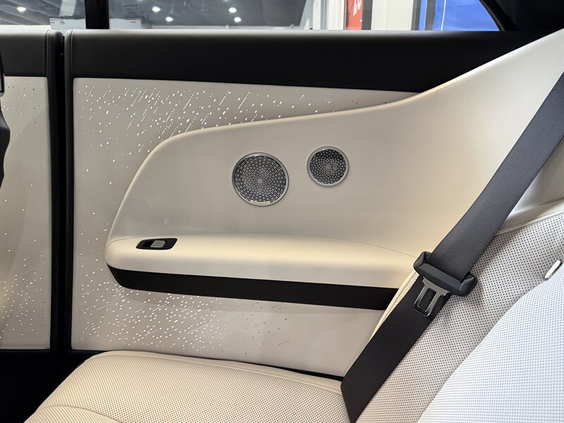 Used 2025 Rolls-Royce Spectre w/ Spectre Launch Package AWD/4WD image 21