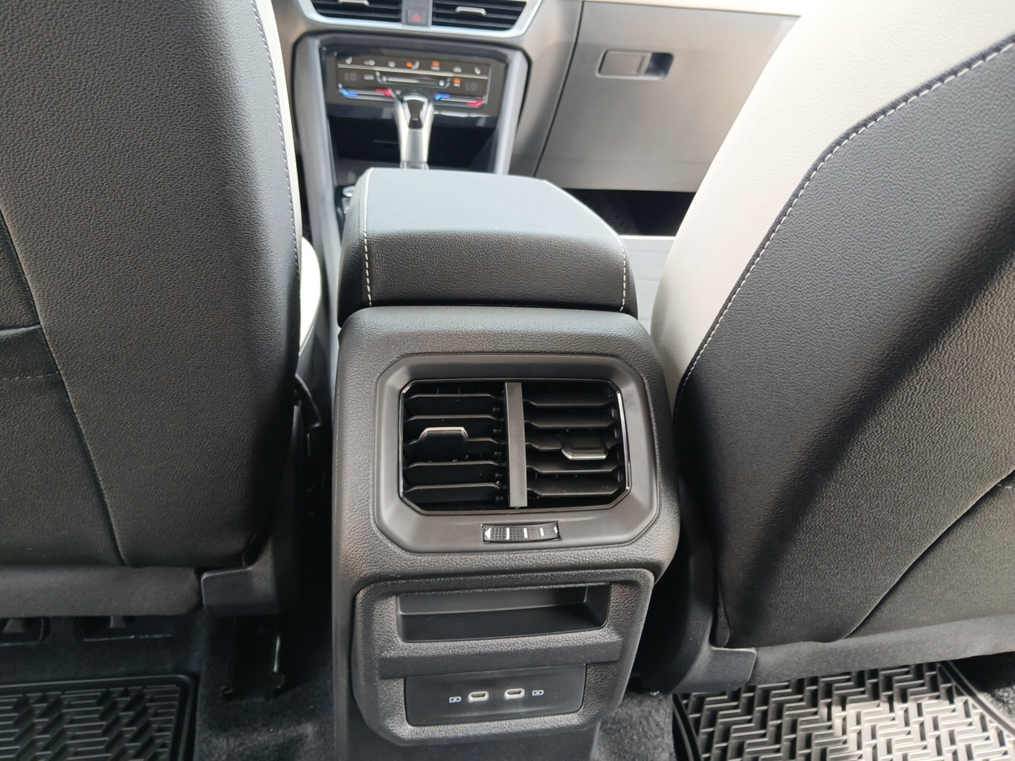New 2027 Volkswagen Taos SE FWD image 20