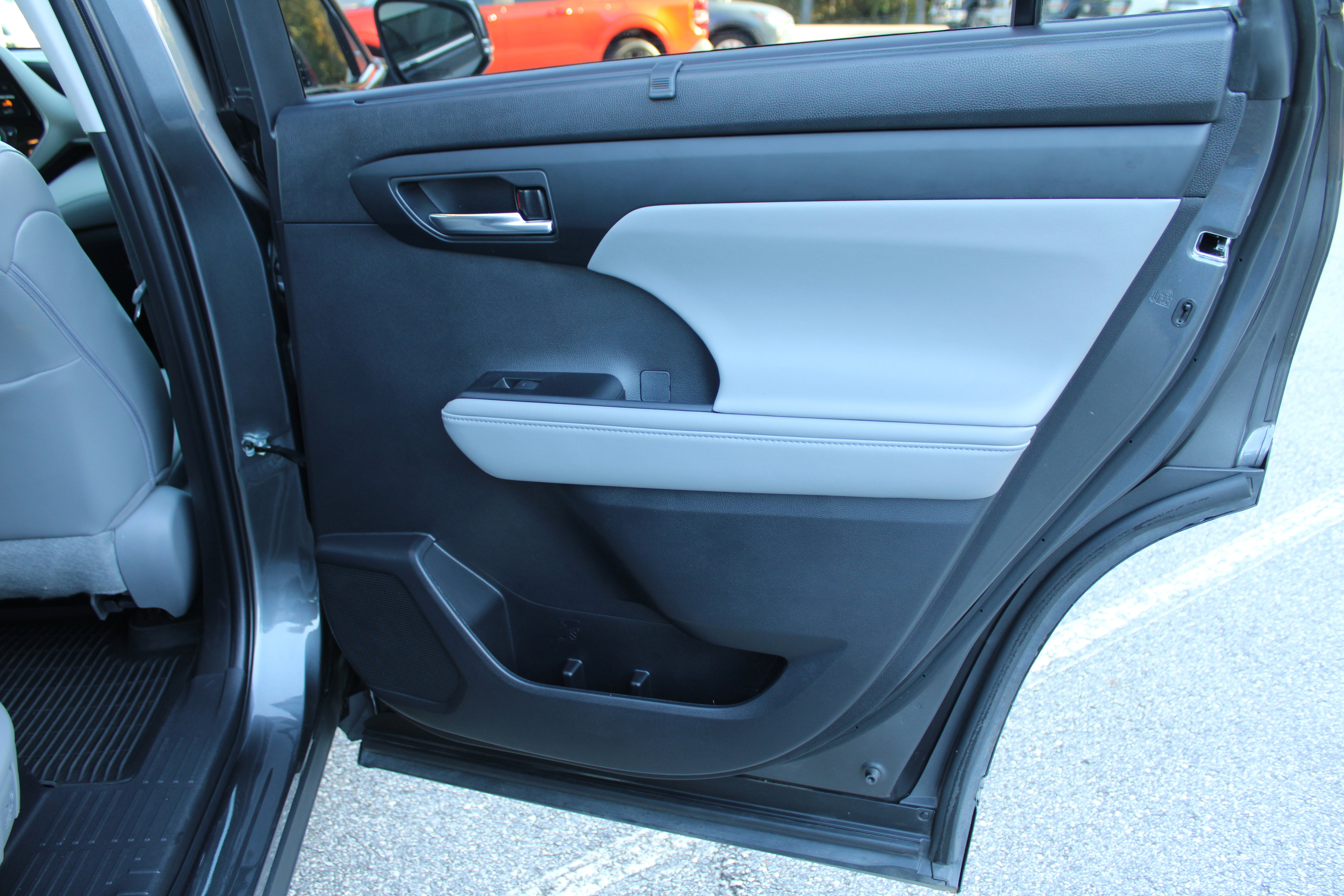 Used 2023 Toyota Highlander XLE image 15