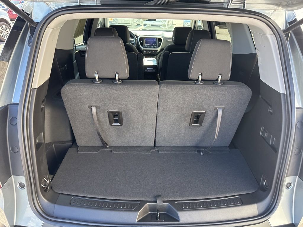 Used 2023 GMC Acadia SLE image 11