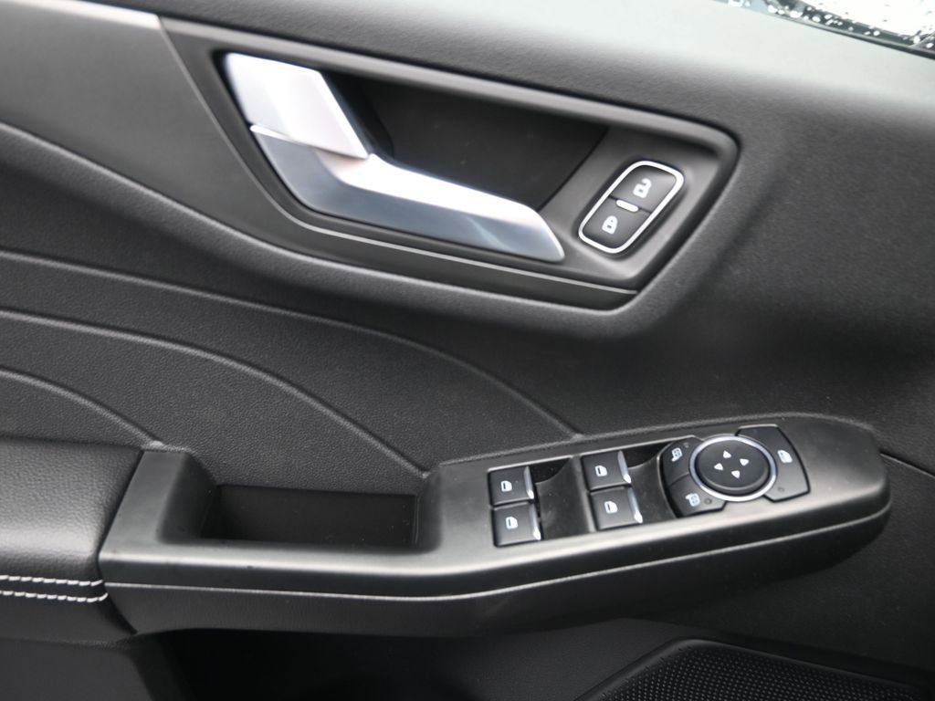 New 2026 Ford Escape SE w/ Class II Trailer Tow Package image 16