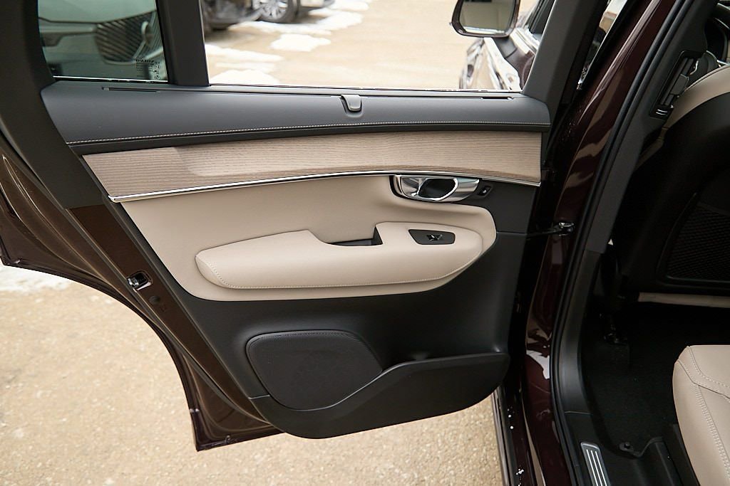 New 2026 Volvo XC90 T8 Ultra w/ Protection Package image 18