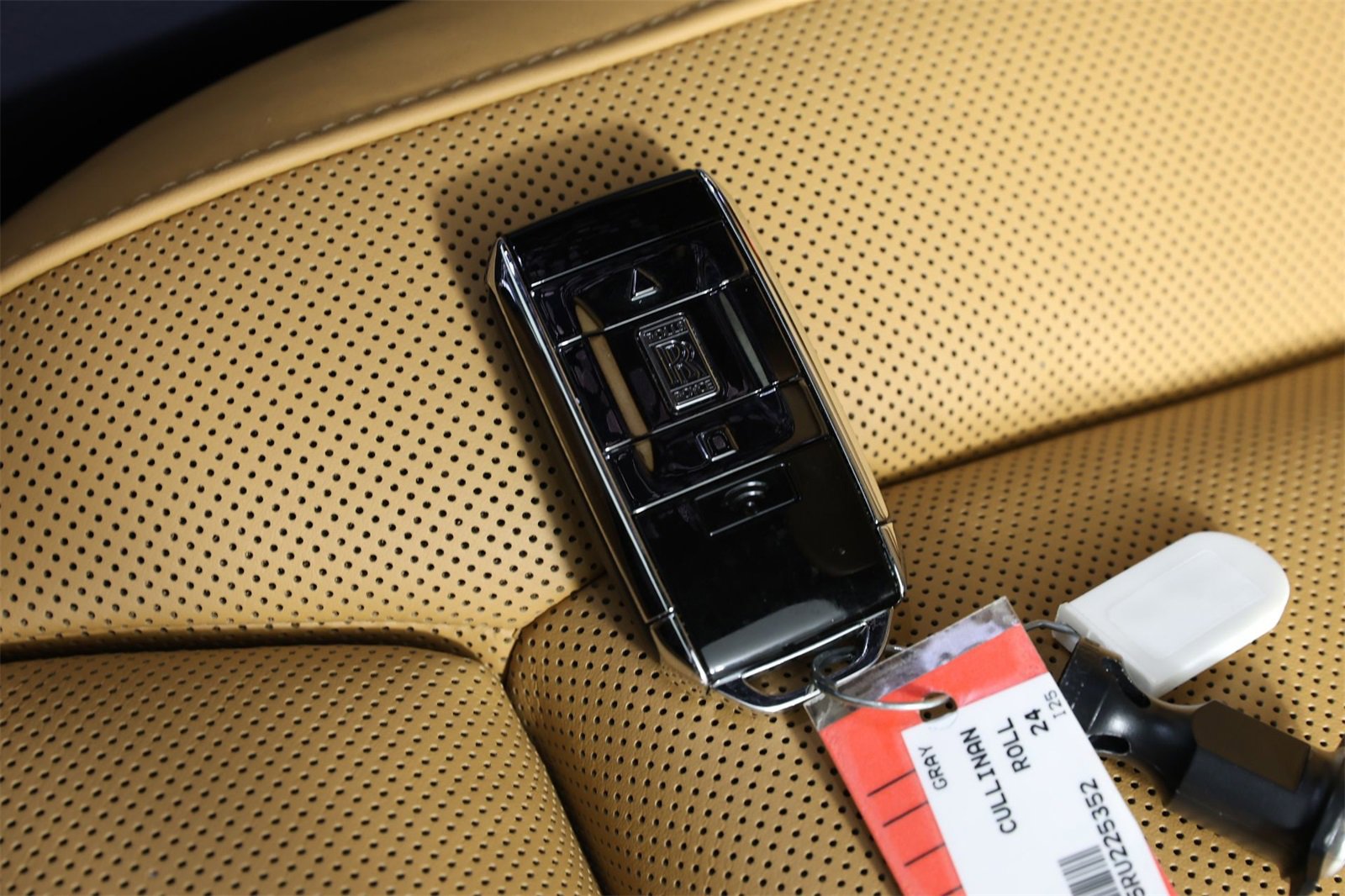 Certified 2024 Rolls-Royce Cullinan image 37