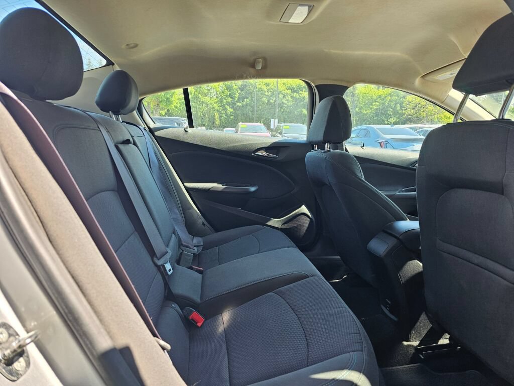 Used 2017 Chevrolet Cruze LT FWD image 11