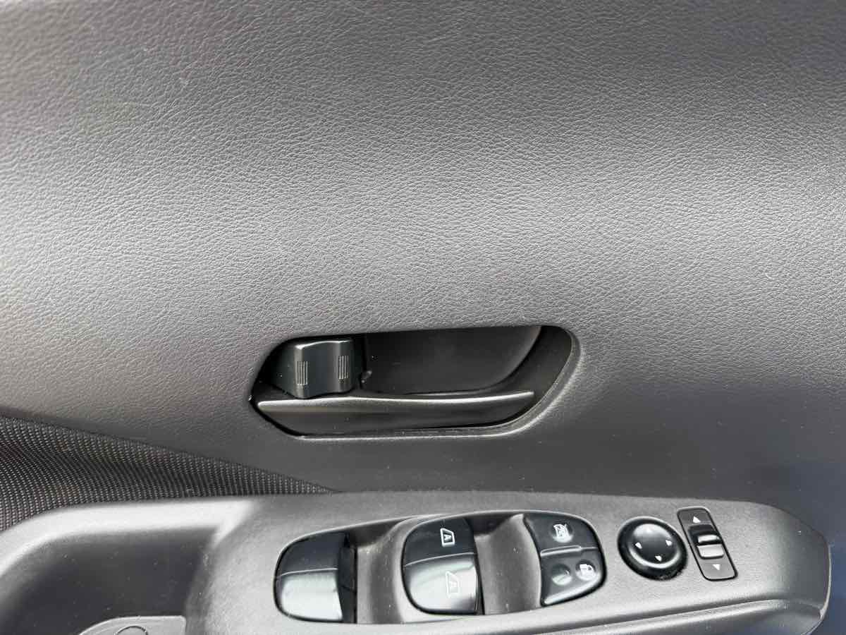 Used 2022 Nissan Kicks S image 10