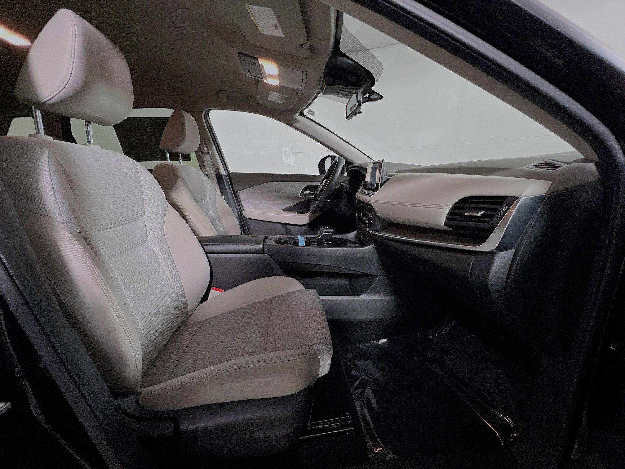 Used 2023 Nissan Rogue SV image 31