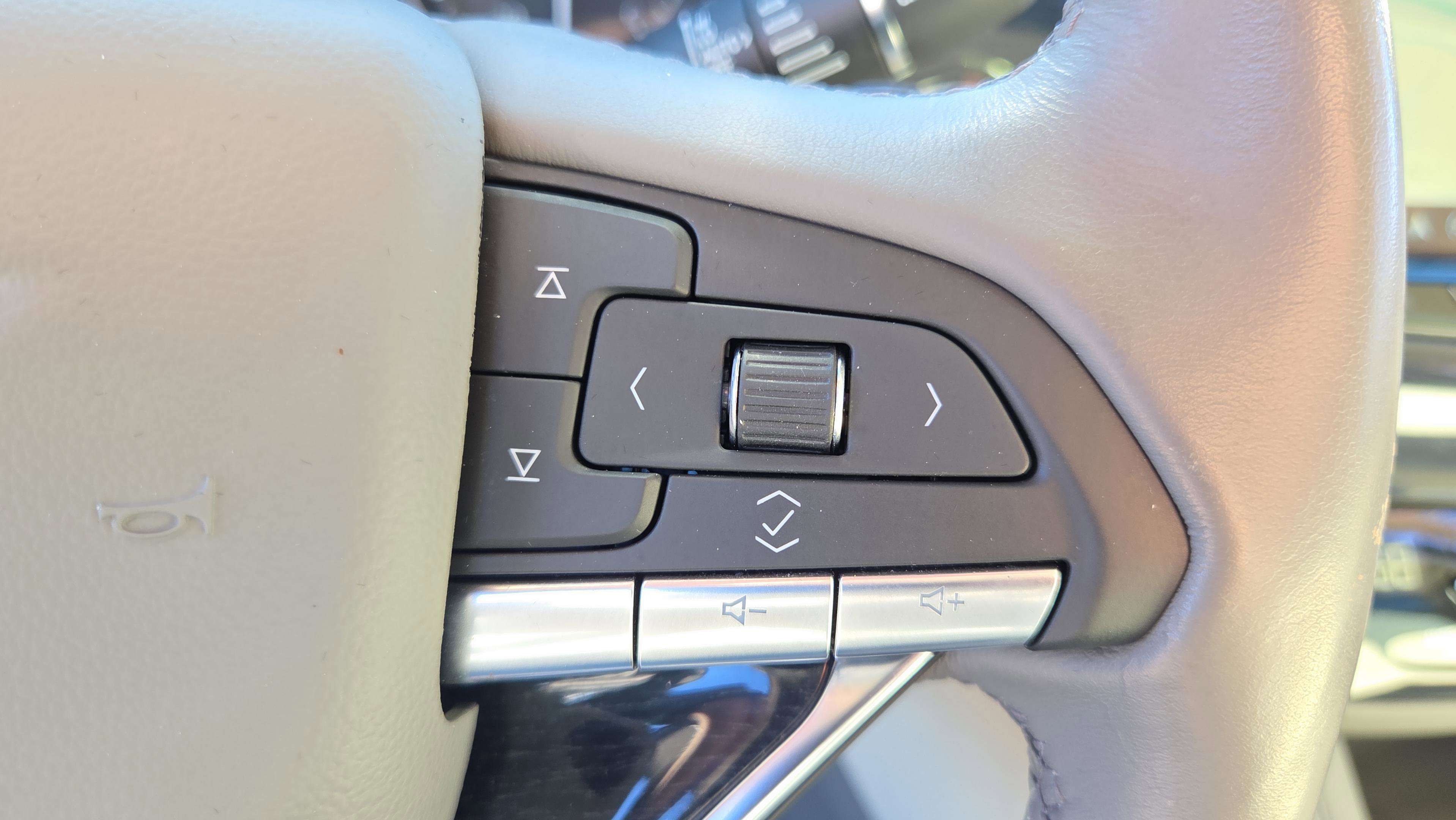 Used 2024 Cadillac XT6 Premium Luxury w/ Technology Package image 23