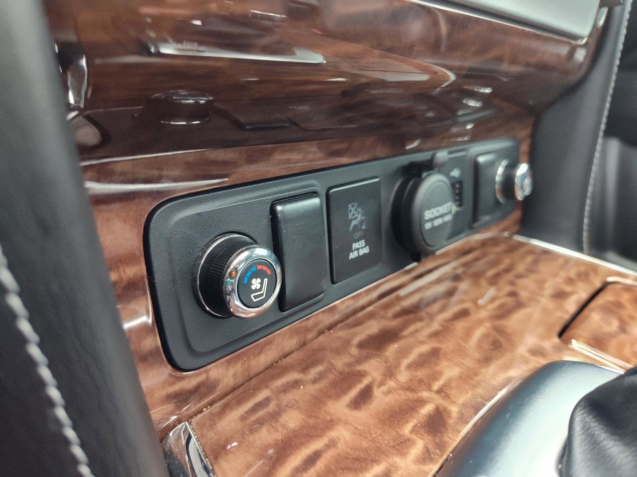 Used 2019 Nissan Armada Platinum w/ Captain's Chairs Package RWD image 22